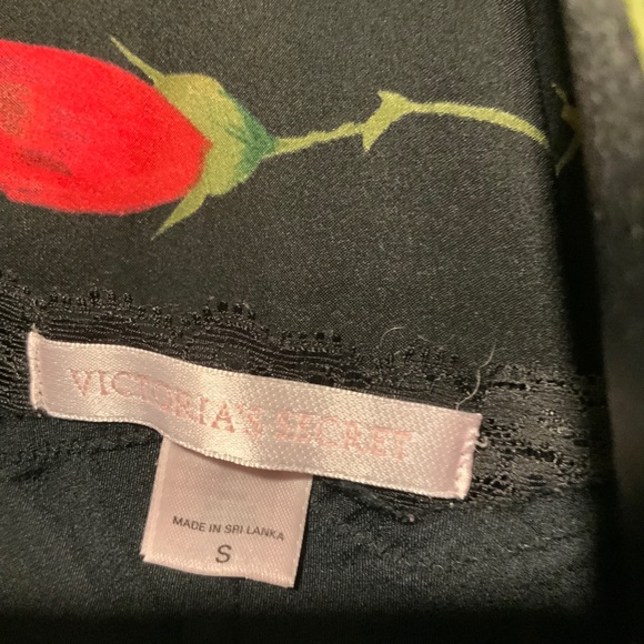 Floral Satin Kimono Robe - Black with Red Roses - Picture 5 of 5